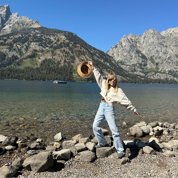 Meet your Posher, Sherry - Picture 6 of 6